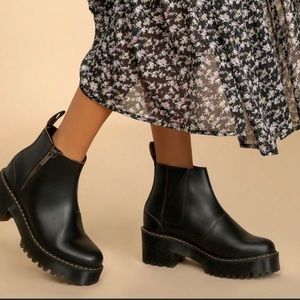 Free People Dr Martens Rometty II Smooth Platform Black Leather Boot  9 NEW